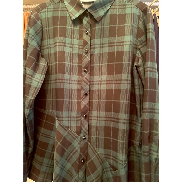 New Susan Graver Plaid Silky Asymmetrical Blouse - Picture 4 of 12